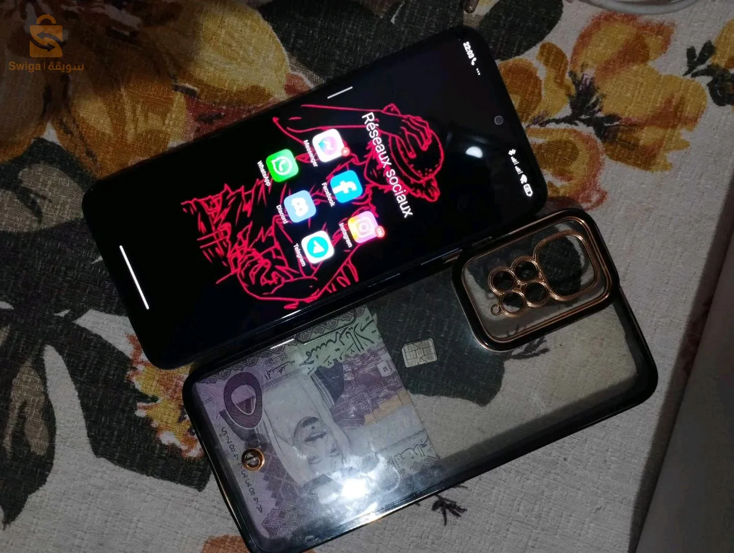 هاتف نضيف و ليس فيه اي عيب كلش مارش