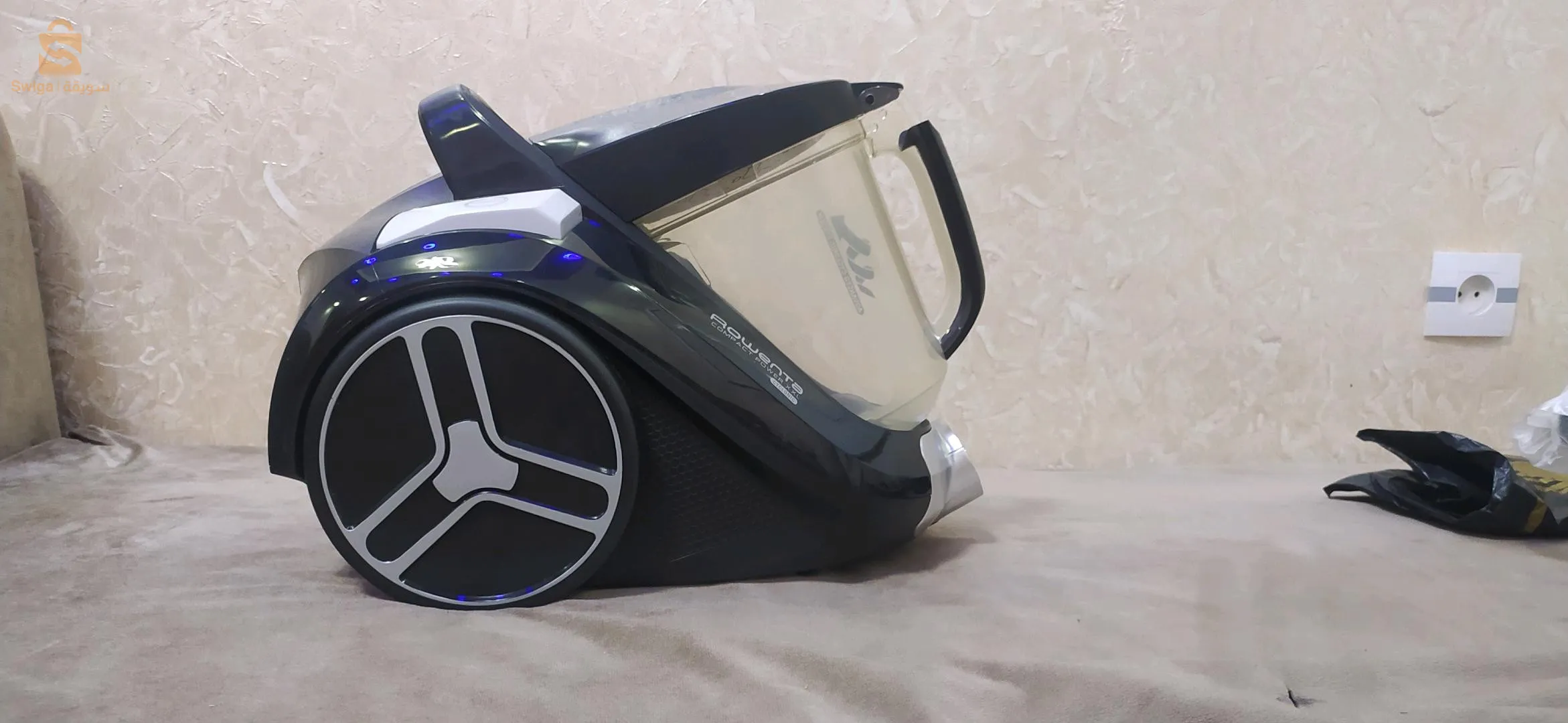 مكنسة كهربائة