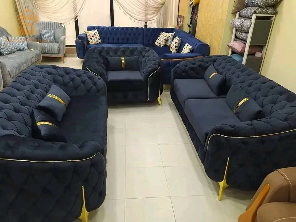 صالونات من الخشب الاحمر