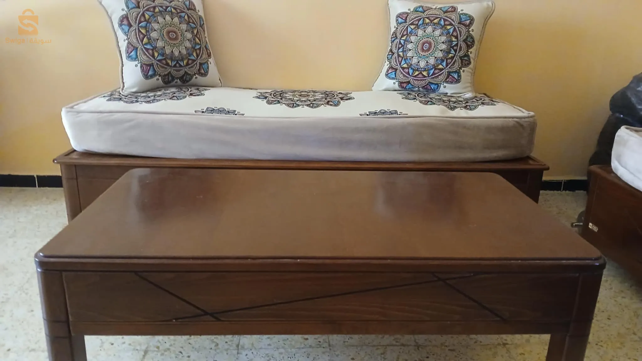 كانبيات +مطارح مع الفراش و الطابلة