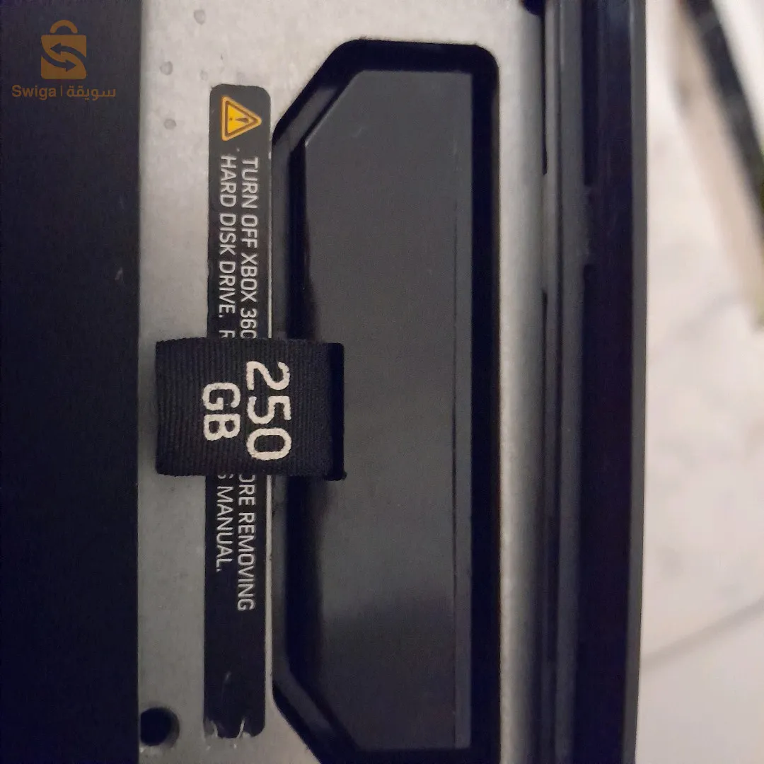 xbox 360  250jiga  فيه 32لعبة مقليتشي .ومفلاشي .فيه قاع دوزانو
