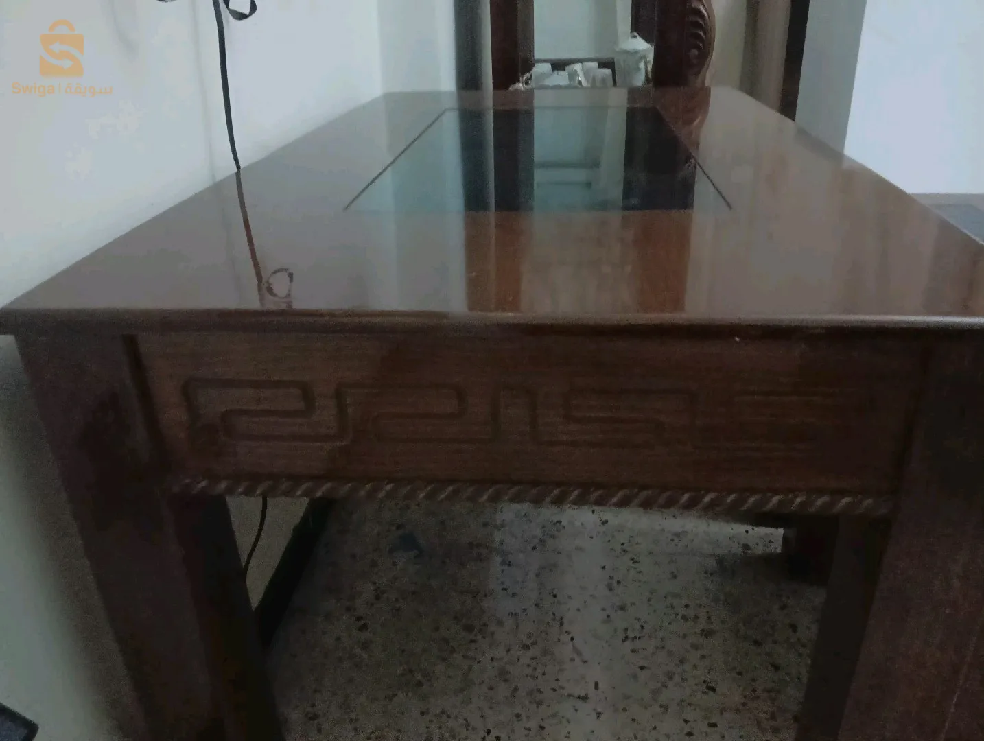 طاولة للصالة