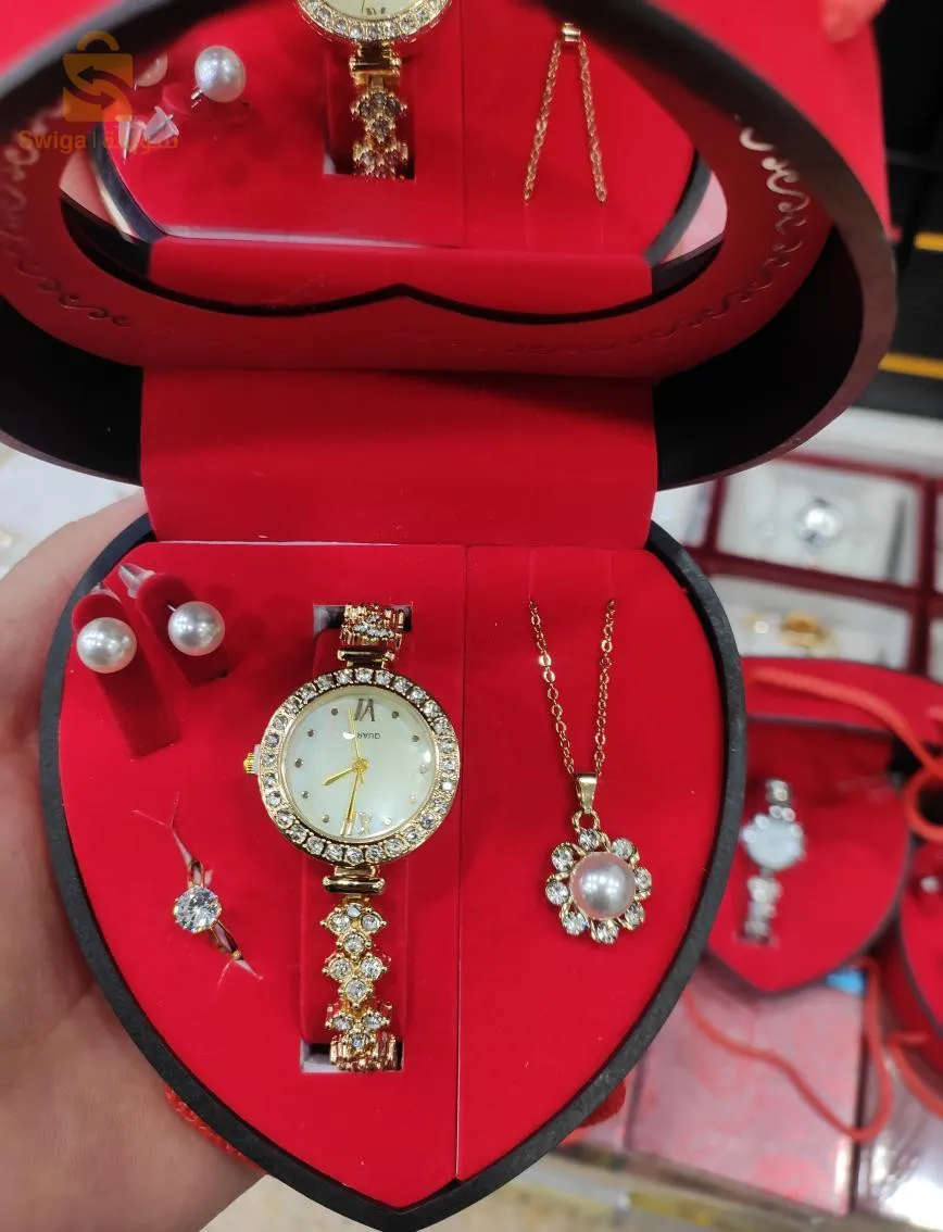 باك ساعة سنسلة + خاتم +مناڨش مع علبة بمرآة
