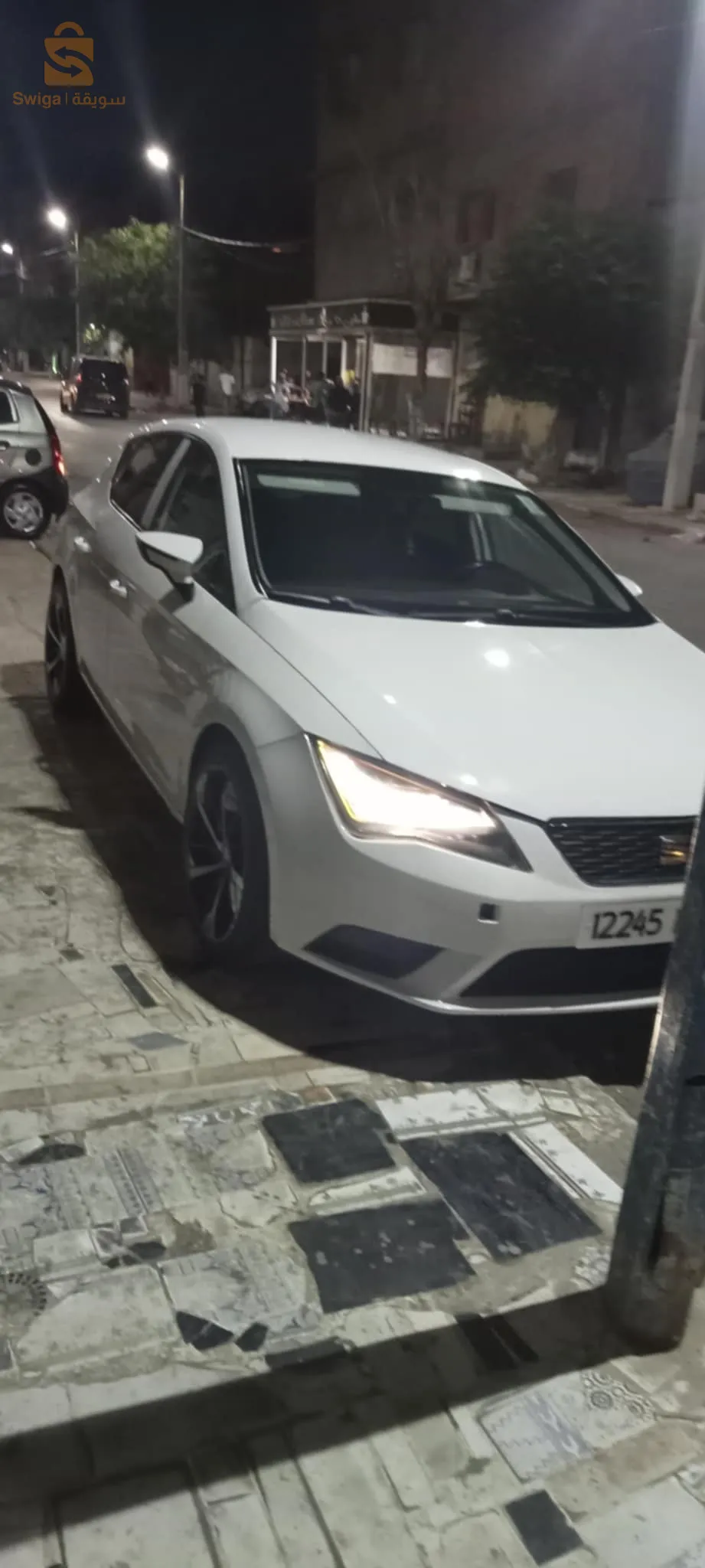 je mets en vente une seat leon année 2014 moteur neuf suspension 10/10 série pneus neuf par 18 pouces climatisation marche état 20/10 num 0770 41 40 53