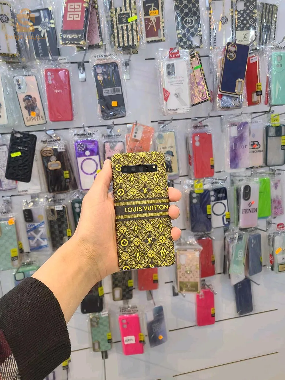 فيه باب اريار مكسر