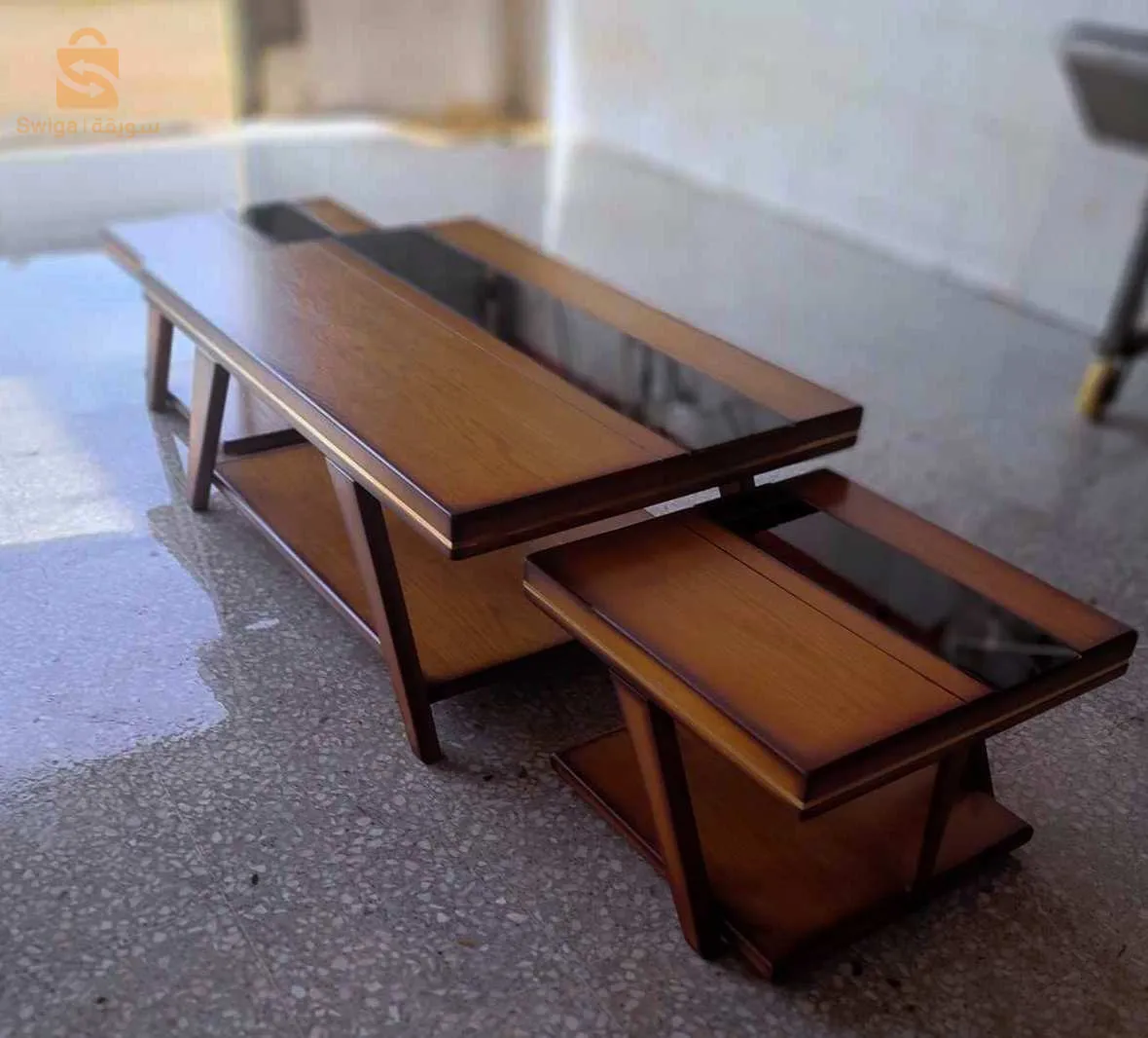 طابل صالون خشب احمر نوعية رفيعة