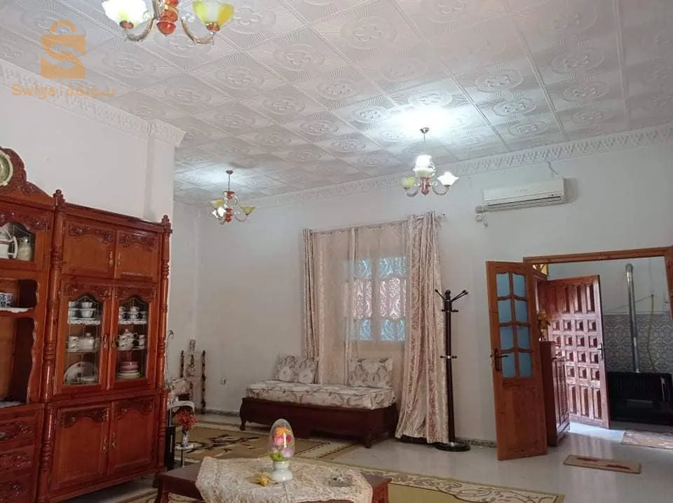 فيلا بتبسة حي راقي سكنسكا قريب من كل المرافق