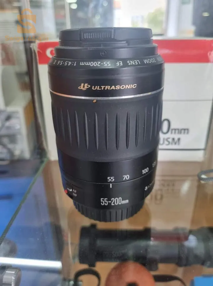 كاميرا بكل مستلزماتها بلمساعدة