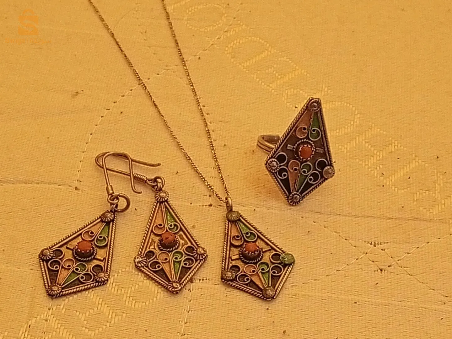 parures en argent d'Ath yenni