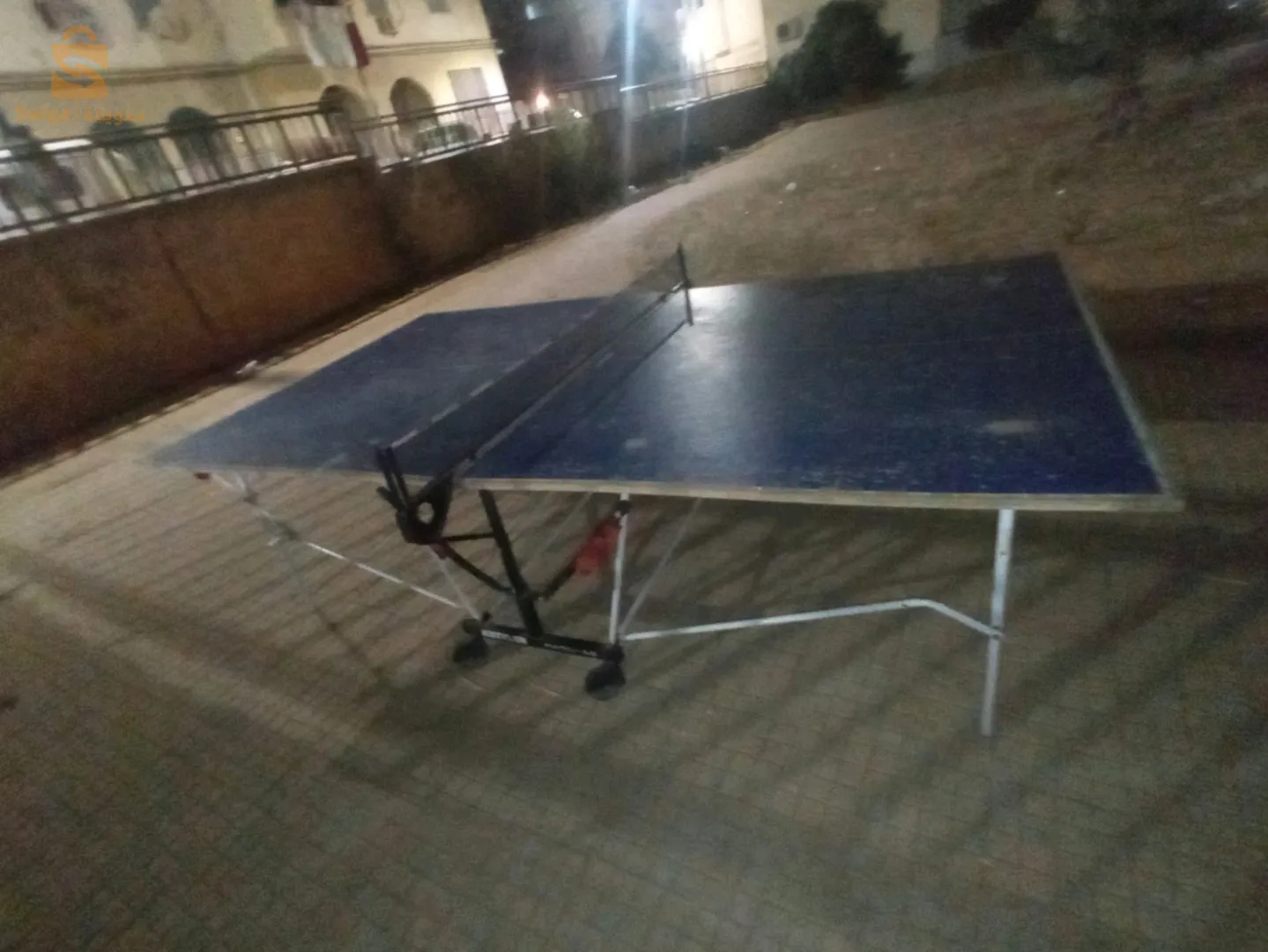 طاولة تنس من صنع ألماني