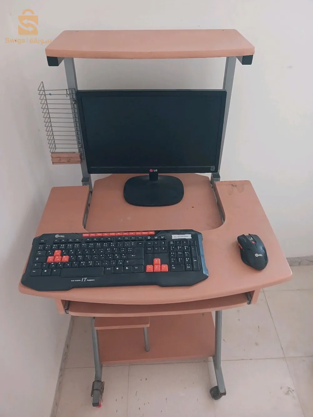 Table pc + ècran LG 19M35 + CLAVIER et SOURIS SANS FILE