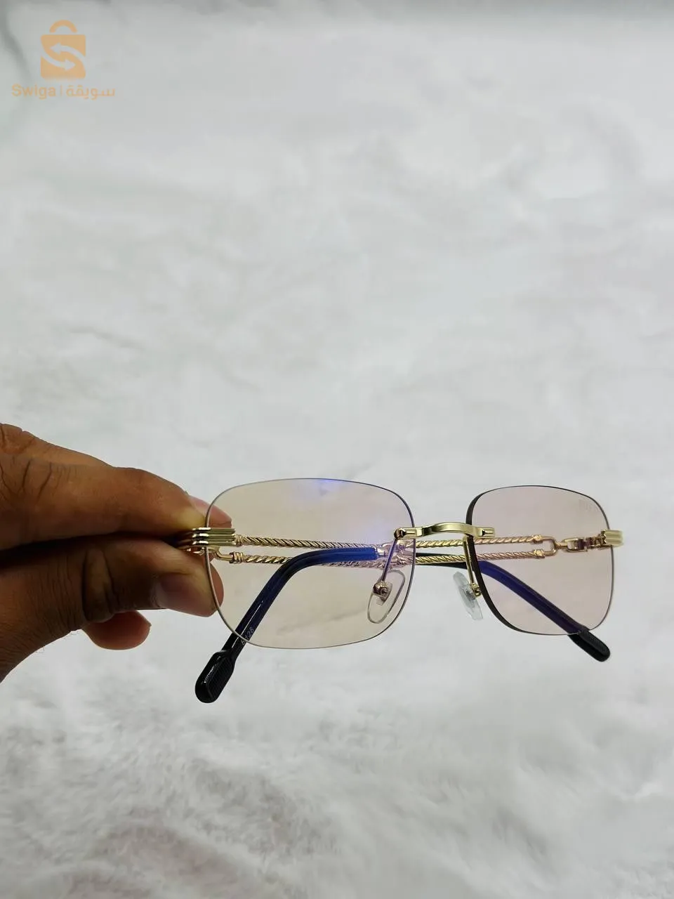 Lunette de soleil PRADA NV modèle + pochette gratuit