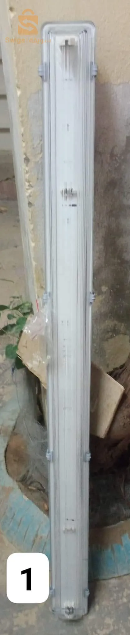 لوازم كهرباء للإنارة في حالة جيدة