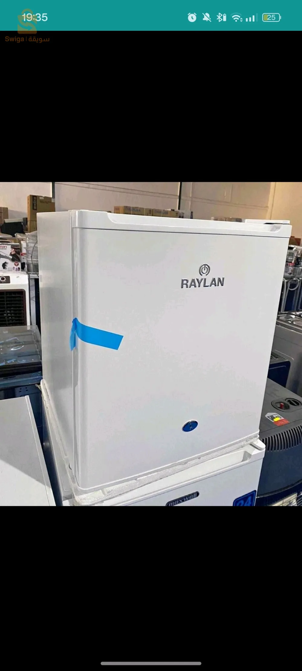 Raylan white mini bar refrigerator
