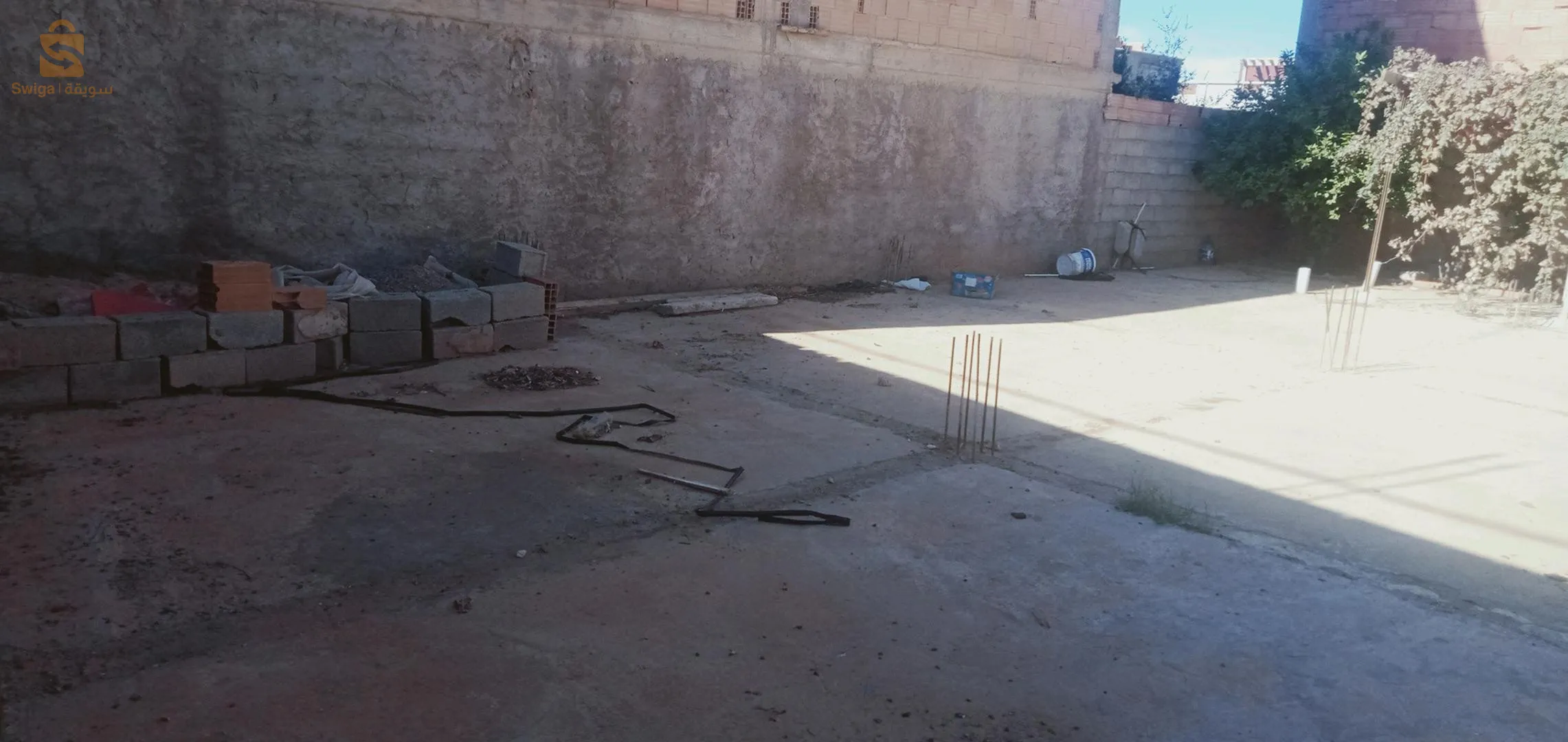 أرض للبيع مساحة 225 م ذات واجهتيت لإسثتمار وجود الماء و الصرف الصحي