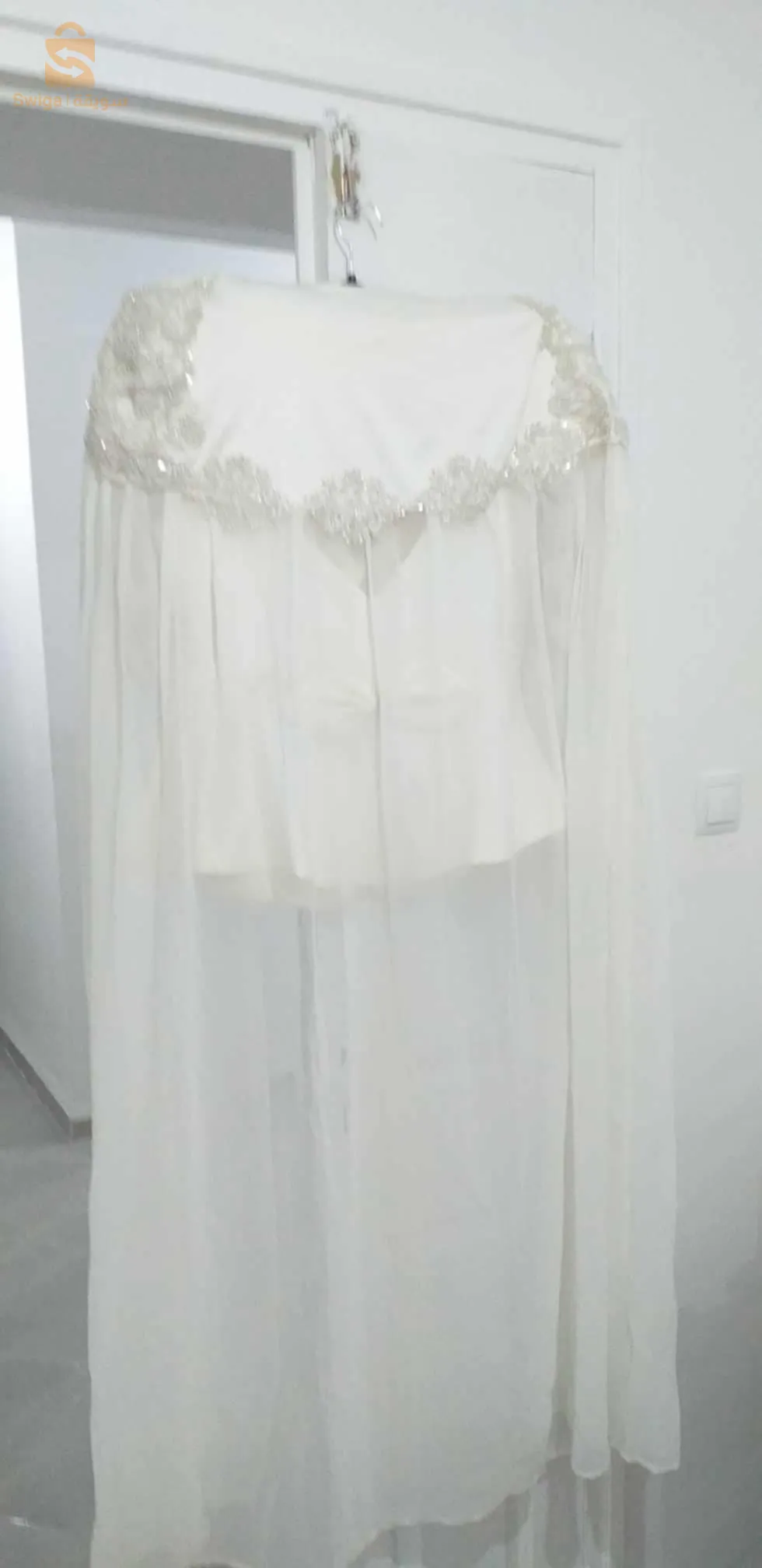 للبيع 2 قفاطن مقاس xl + بدرون مكون من 3 قطع مقاس xl + حذاء مقاس 40