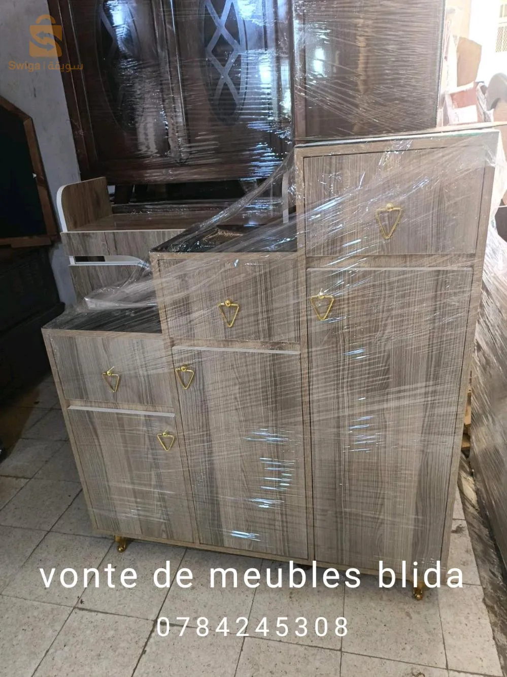 📢📢مرحبا بكم في 🧑‍🔧ورشة الاثاث للبيع بالتجزئة و الجملة🧑‍🔧 
♥️حبيت تعمر دارك وتفرح العائلة تاعك 🥳🥳🥳
نعرض عليكم 💪💪مختلف انواع الاثاث المصنوعة.  bois rouge🌲🌲 و  mélamine.🪵🪵
📢. مع ضمان الجودة والاتقان في العمل 
📢والدفع عند الاستلام 
📢التوصيل 1000da (البليدة . تيبازة . الجزائر . المدية . بومرداس)
📢التوصيل الى باقي الولايات على حسب المكان بسعر مغري
📢التركيب مجاني