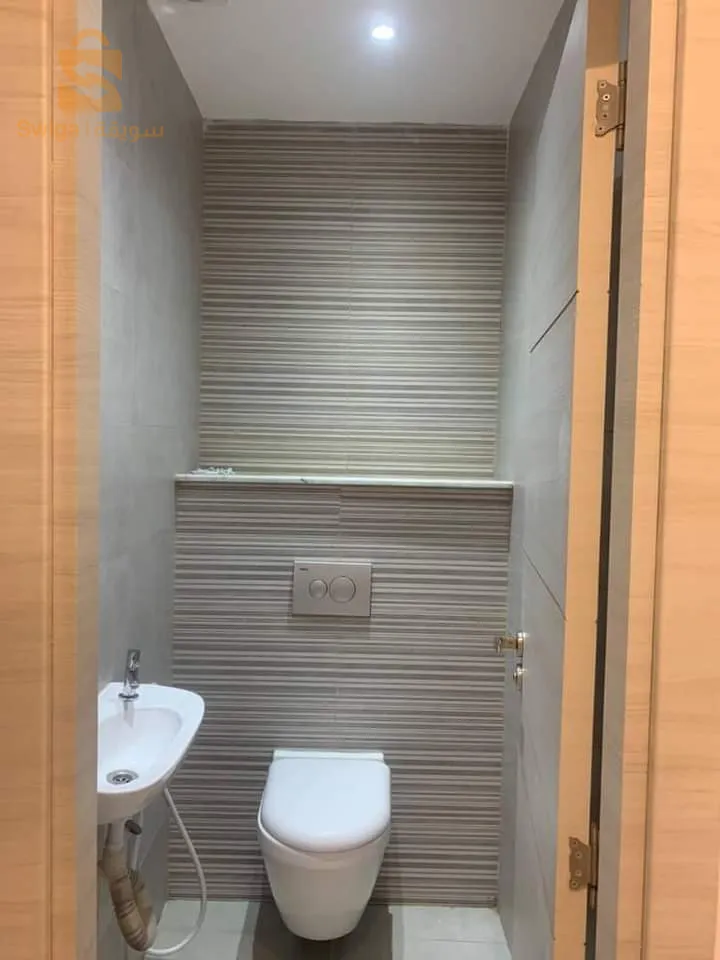 Loue f4 en 3éme étage a sebala (résidence azalia) superficie 130 m2 .cuisine équipée 
Box .chauffage central 
Prix : 9u/mois