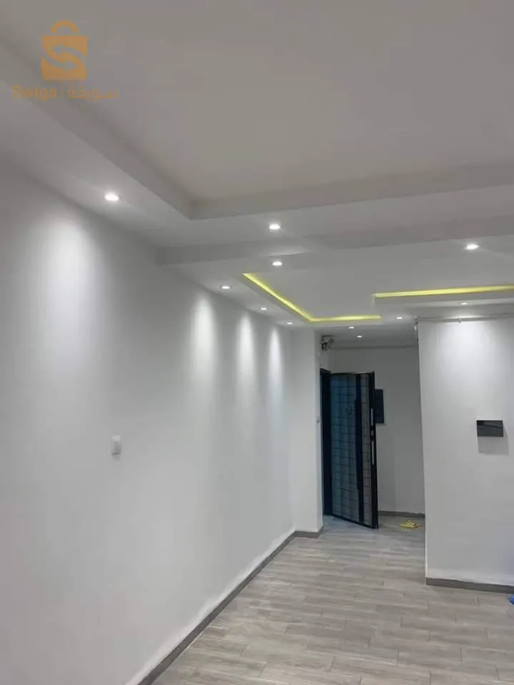 Loue f4 en 3éme étage a sebala (résidence azalia) superficie 130 m2 .cuisine équipée 
Box .chauffage central 
Prix : 9u/mois