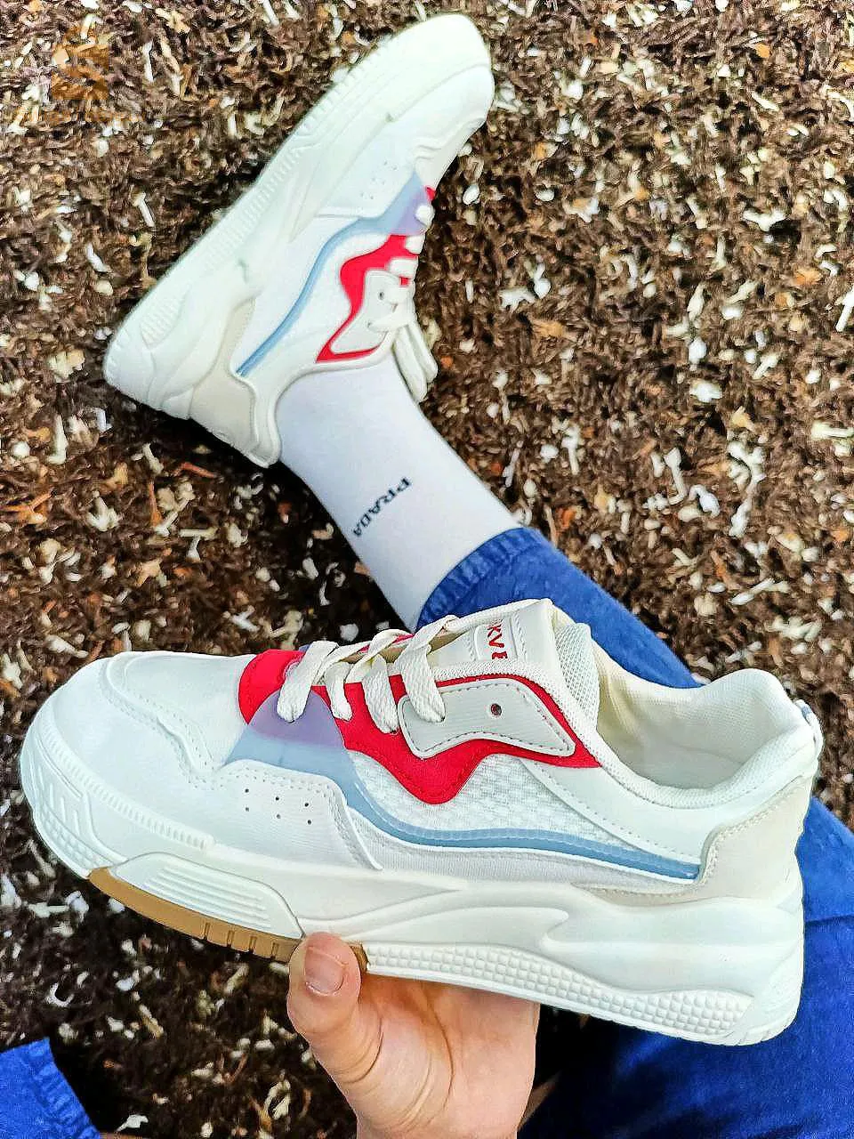 حذاء من نوع Snickers نوعية ممتازة