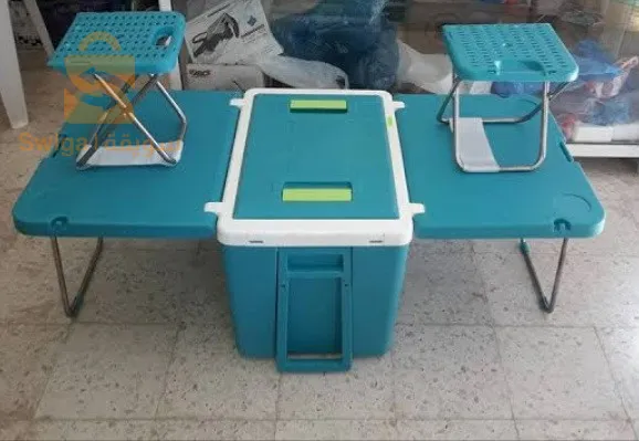 glaciere, table de camping avec chaise