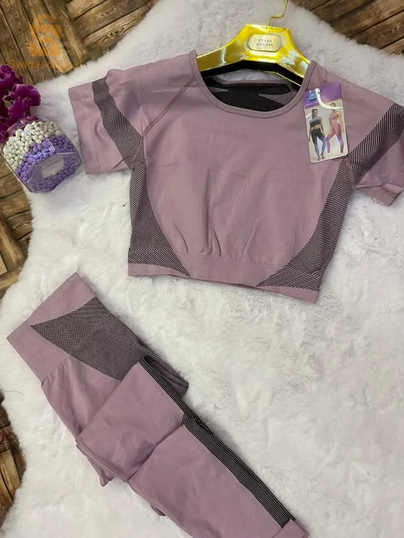 ملابس رياضة نسائية