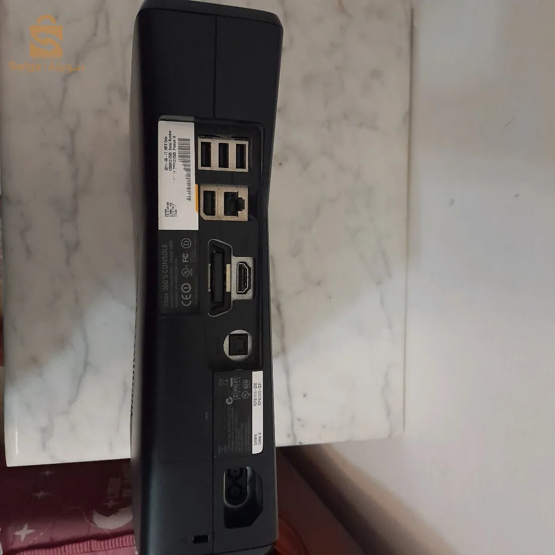 xbox 360  250jiga  فيه 32لعبة مقليتشي .ومفلاشي .فيه قاع دوزانو