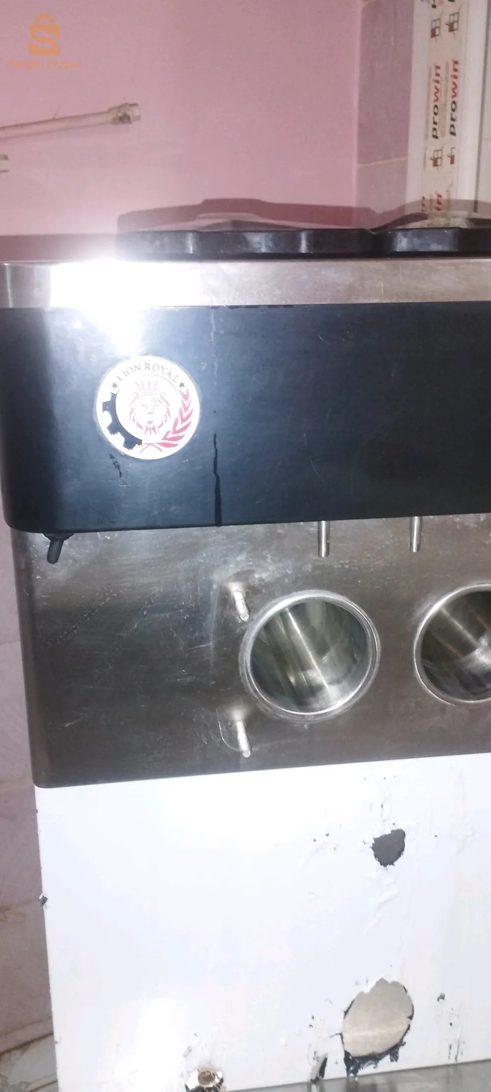 ماشينة تاع لاكريم ليون روايال