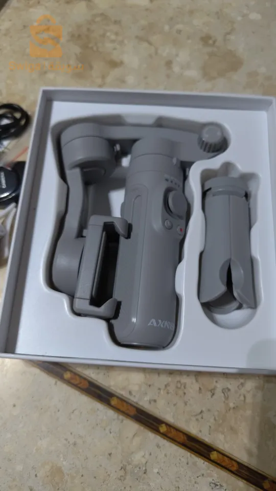 لكل من يريد الاستمتاع بالتصوير من هاتفه بتجربة اخرى متميزة احترافية مثبت هاتف لتصوير يعمل بطريقة جد رائعة 
ملاحظة : مازال عندي غير  2حبات فقط لي داهم بصحتوا خاوتي