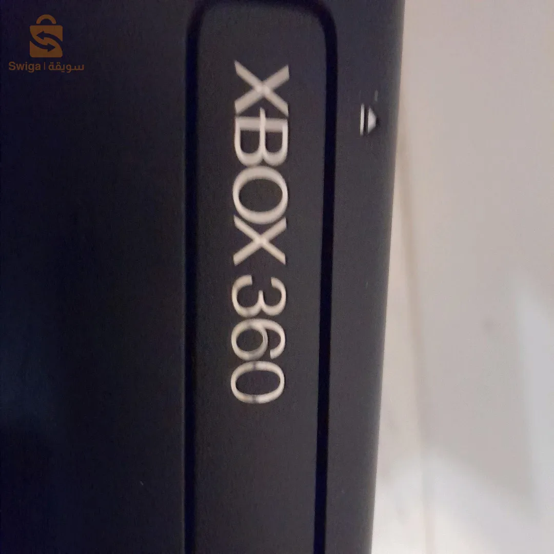 xbox 360  250jiga  فيه 32لعبة مقليتشي .ومفلاشي .فيه قاع دوزانو