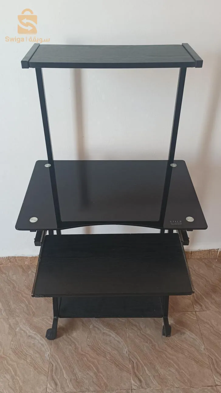 Table PC en verre Très bon état جديدة شابة بزاف مرحبا بكم 😍✅