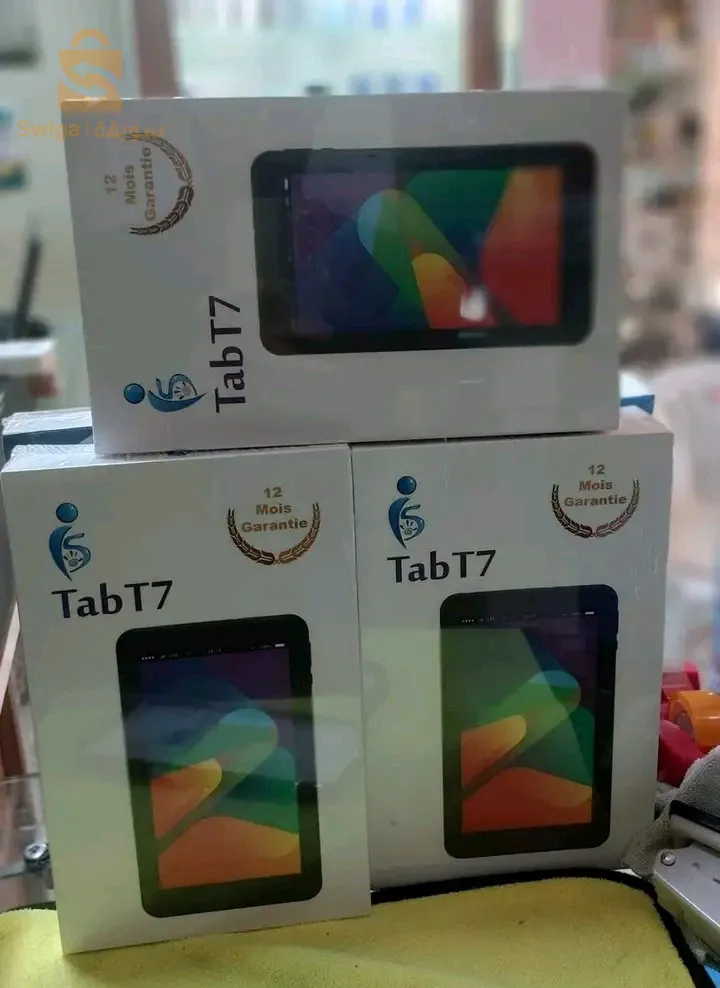 فيها عااام كامل ضمان ✅️👌🏻💪🏻  
 
📌 Tablette T7 ✨️✔️ 
 ● مواصفات تابلات : 
🟣 فيها 32 مساحة تخزين 2 ram💥✔️ 
🟣 شاشة تاعها كبيرة بحجم 7 بوصات 👌🏻💯✅️ 
🟣 كاميرا خلفية📸و أمامية و كذلك الفلاش 🔦 
🟣 نظام تشغيل أندرويد Android 👌🏻 
و مزال فيها العديد من المزايا الأخرى 🥳 لي راح تعجبك بزاااااف ... 👌🏻
توصيل 58 wilaya