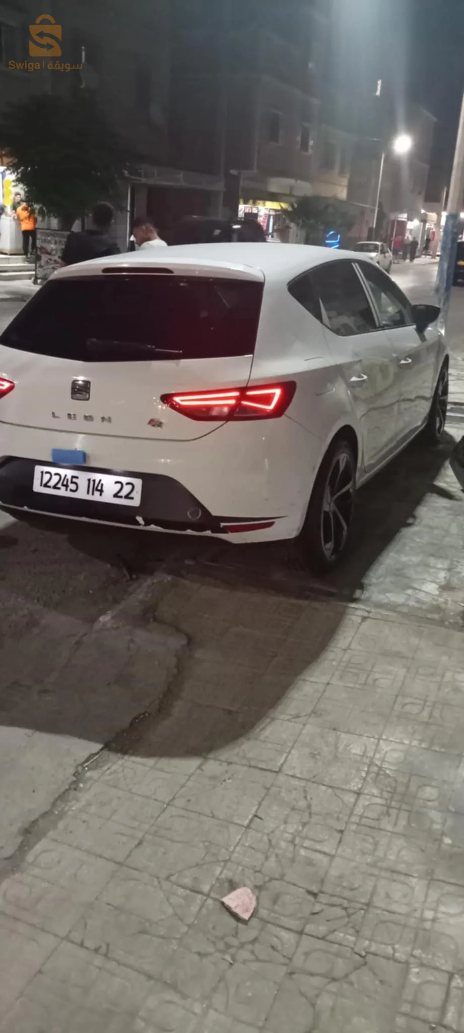 je mets en vente une seat leon année 2014 moteur neuf suspension 10/10 série pneus neuf par 18 pouces climatisation marche état 20/10 num 0770 41 40 53