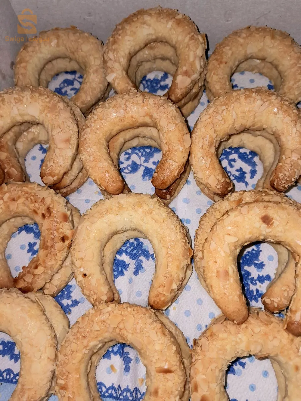 حلويات تقليدية و حلويات جافة صابلي سامبل او بالشكولاته 
طابع مادين مسكوتشو كروكي ...... حسب الطلب