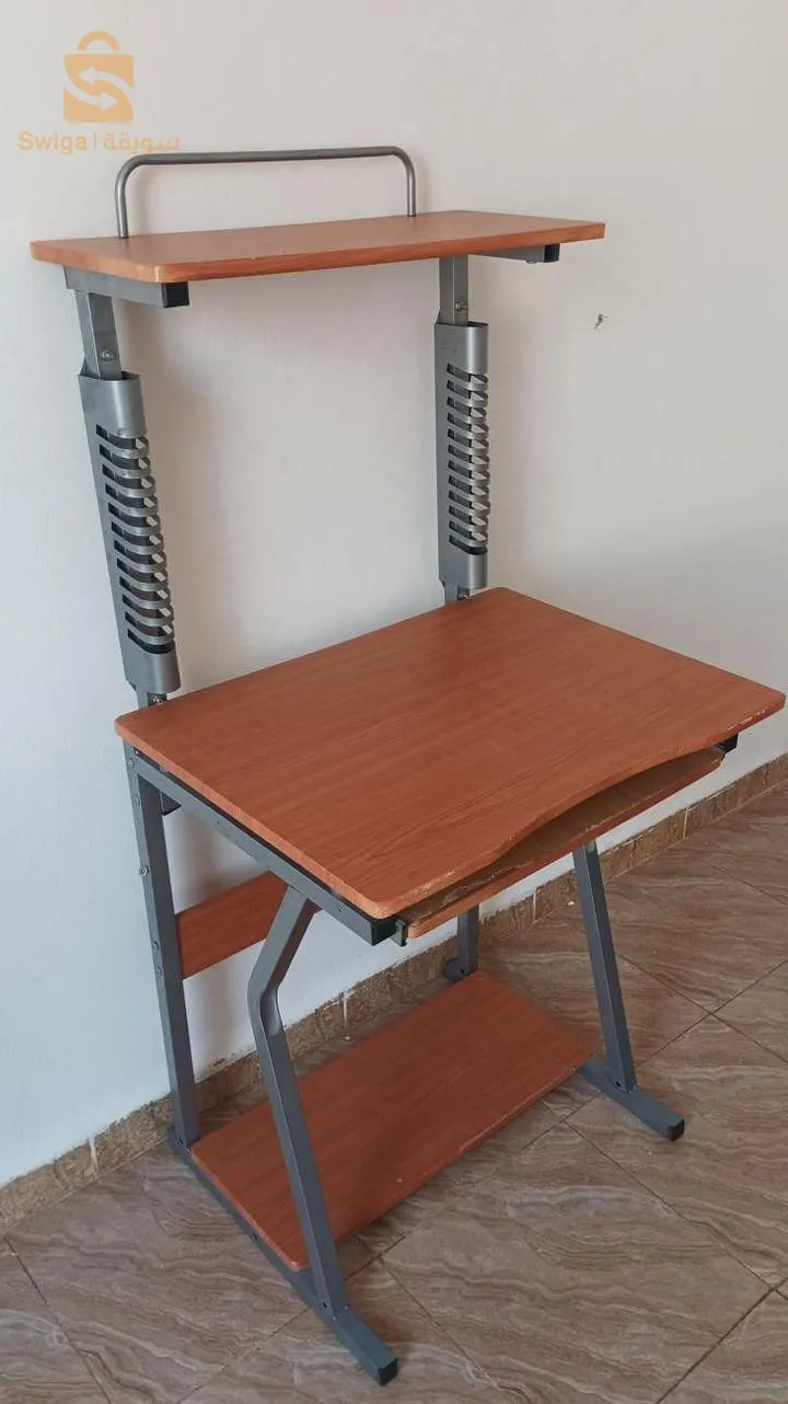 Table PC bois bon état نقية شابة bon prix مرحبا بكم ✅ 😍