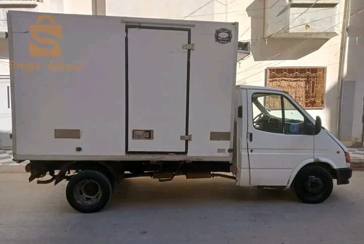 شاحنة من نوع فورد الله يبارك تاع خدمة تاع زغدة متعدد الفائدة (التجارة _الهجرة ......) مربح للمال