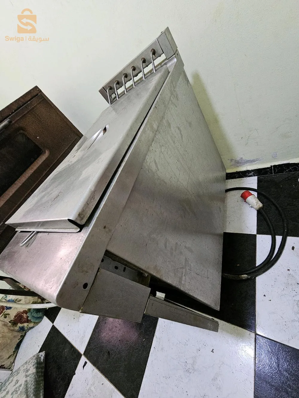 قش جديد نبيع بالحاجة ونبيع مع بعضاهم المهتم يتواصل بيا 
0664698564