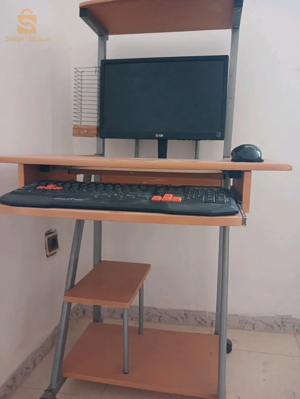 Table pc + ècran LG 19M35 + CLAVIER et SOURIS SANS FILE