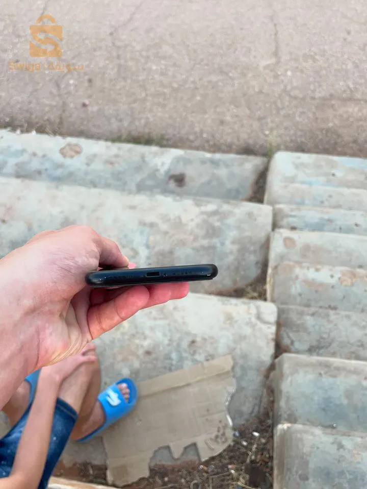 iphone xr batri 81 aficheur m3wda fih ch9a khfifa fe zdaja