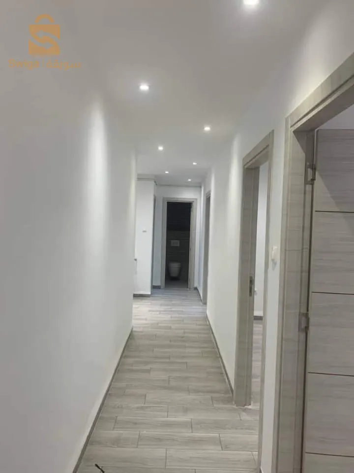 Loue f4 en 3éme étage a sebala (résidence azalia) superficie 130 m2 .cuisine équipée 
Box .chauffage central 
Prix : 9u/mois