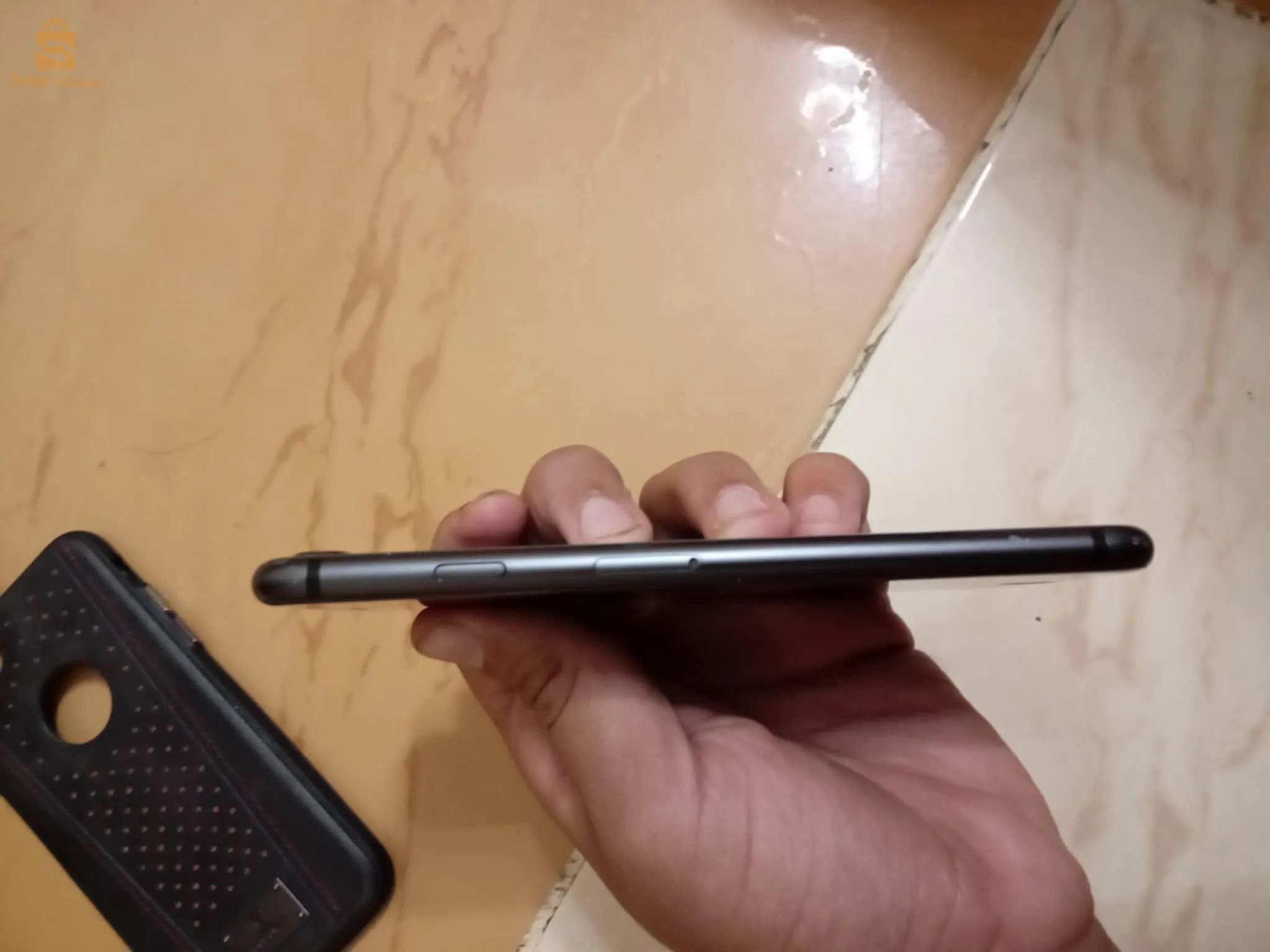 iPhone 8 état 8/10 ala gal darba li fi laryar machi mftoh ga3 w machi libiry officiel (mdm) batry 89 stocag 64