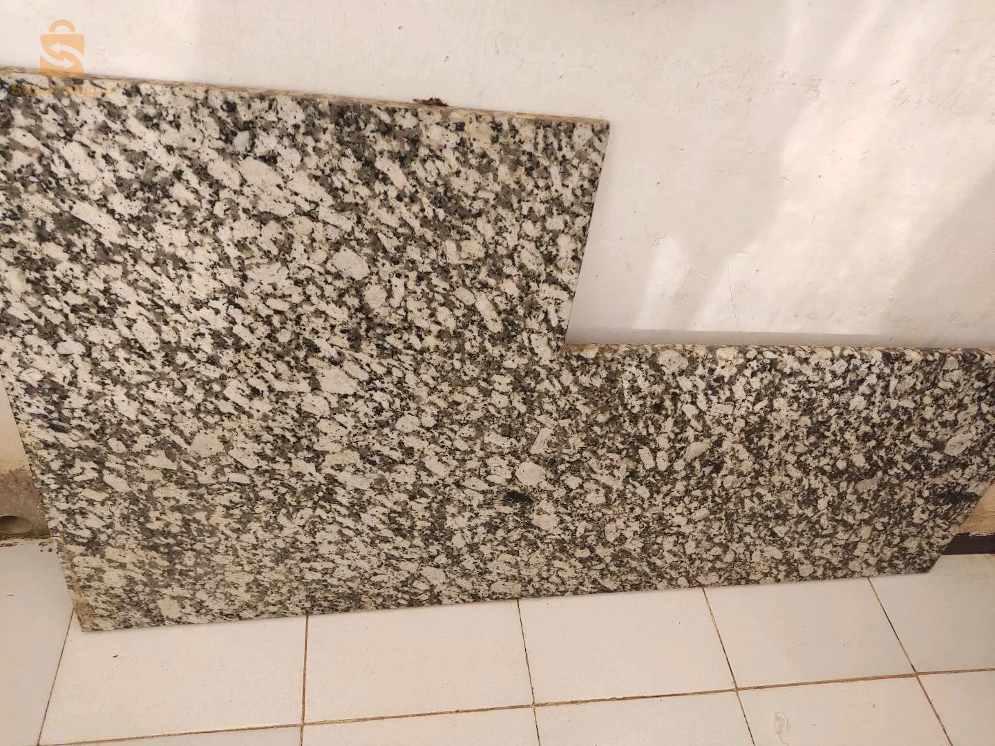 رخامة مستعملة بحالة جيدة للبيع