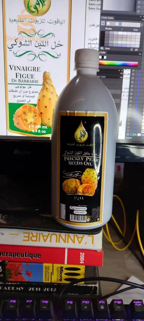 زيت بذور التين الشوكي من المؤسسة الحرفية الياقوت للزيوت الطبيعية ، معصور على البارد صافي من الشوائب نقي طبيعي ، منتج من بذور جد نقية لون أصفر قاتم مفيد للوجه و للشرب