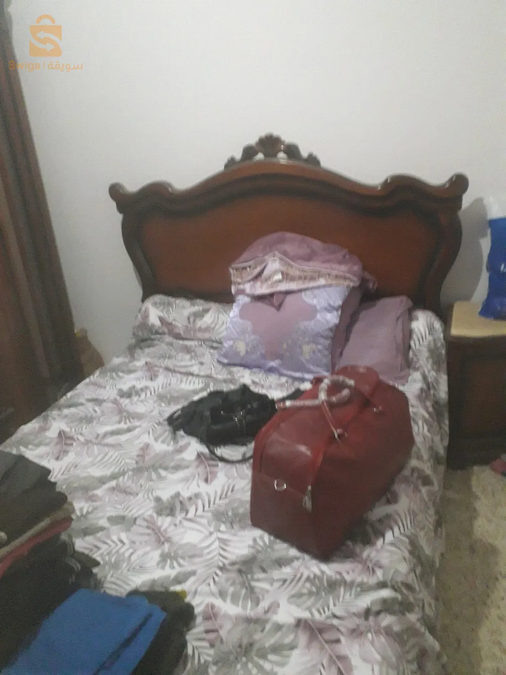 غرفة نوم خشب احمر