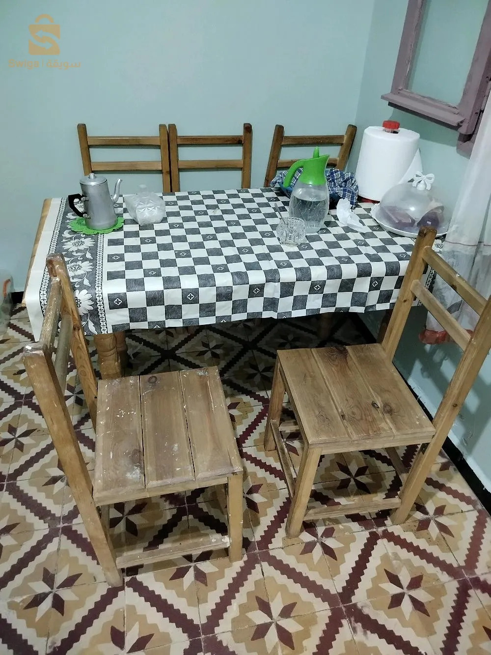 طاولة اكل  مع خمسة(05) كراسي 
 رقم الهاتف 0698091791