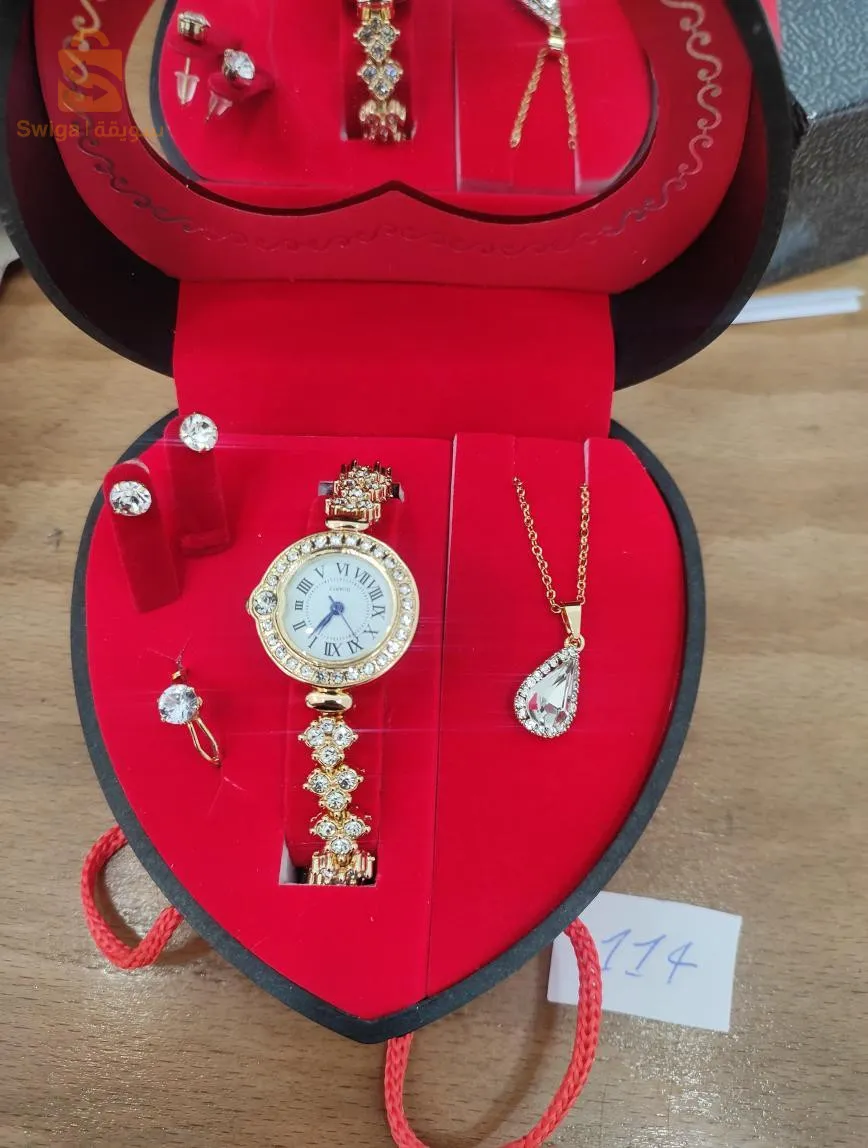 باك ساعة سنسلة + خاتم +مناڨش مع علبة بمرآة