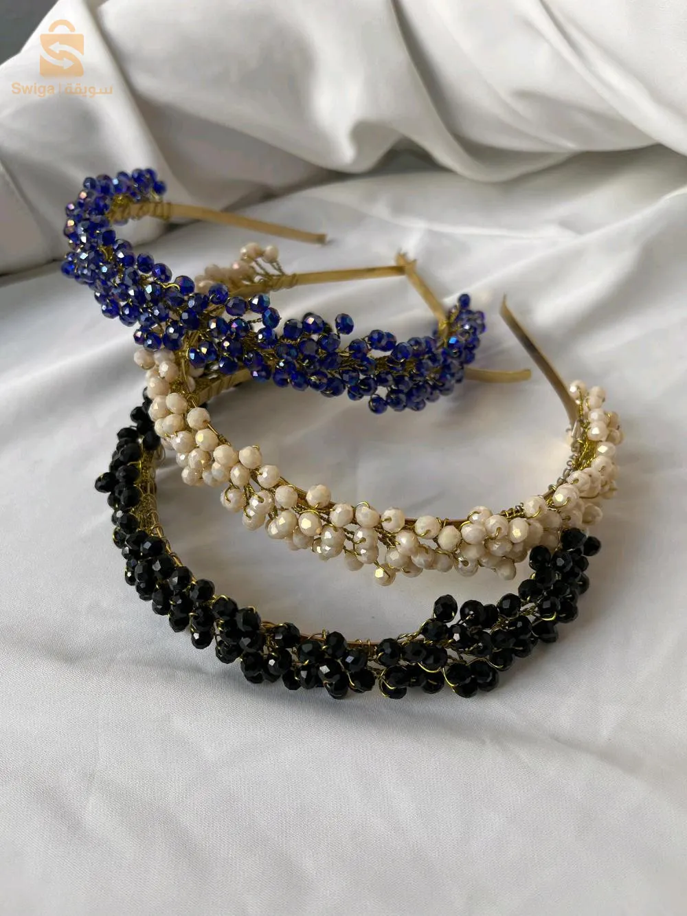 Bonjour, toutes les couleurs sont disponibles