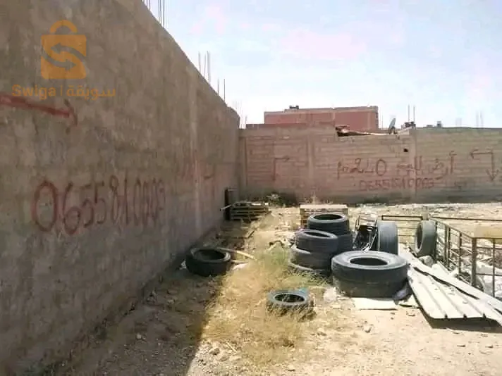 بلدية الغروس ولاية بسكرة قرب السوق الاسبوعي لخضر و الفواكه