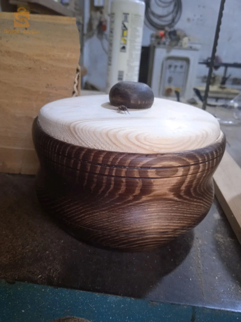 سكرية من الخشب الاحمر