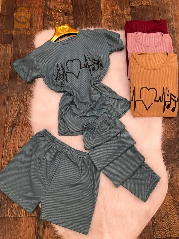 ملابس نسائية